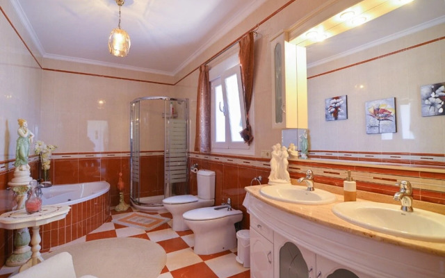 Villa - 4 Bedrooms with WiFi - 105020