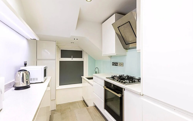 Charming Two-Bedroom Flat in West Hampstead