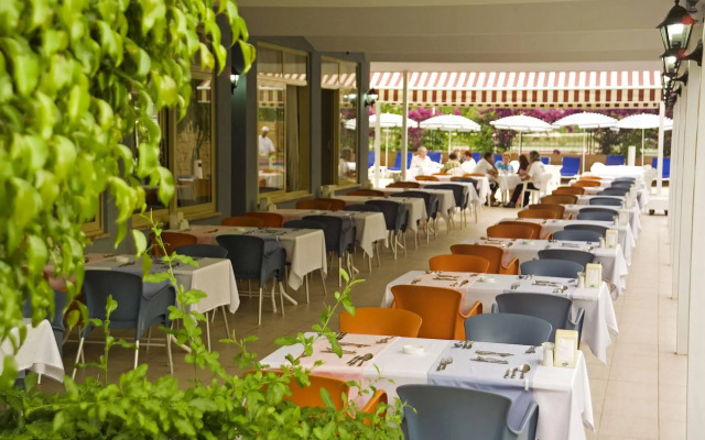 Eva Beach Hotel