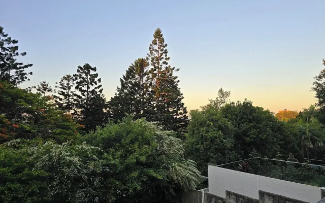 2 bdr Apartment Refurbished 3 Years Near Roma Park
