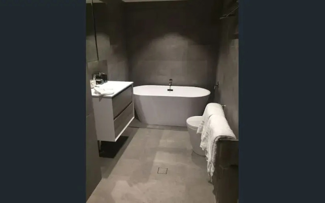 2 Bedroom Darling Harbour Apartment