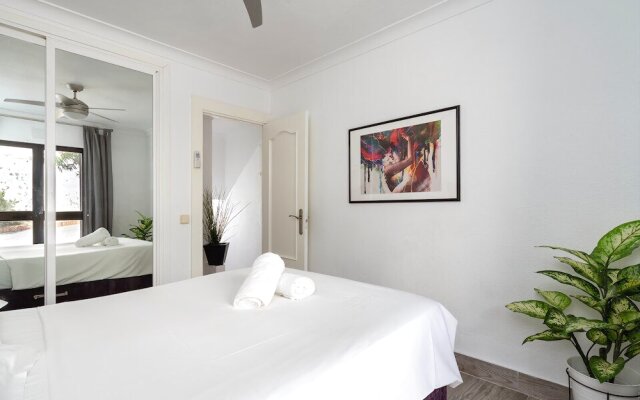 Stunning 2BR Apartment near the Beach Ref 54