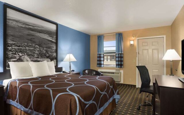 Super 8 By Wyndham Henryetta