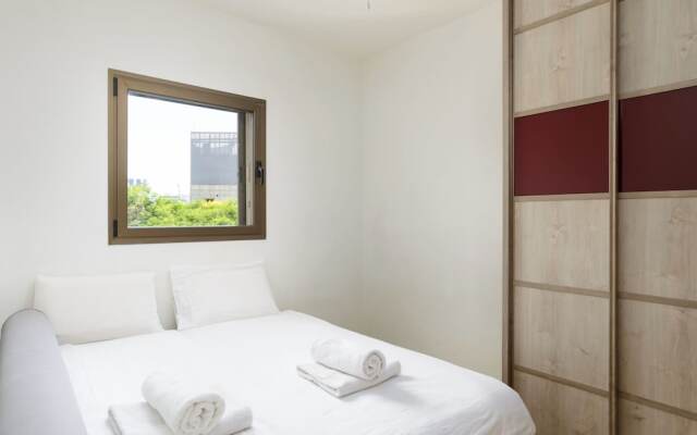 Comfy & Terrace neear Beach by FeelHome
