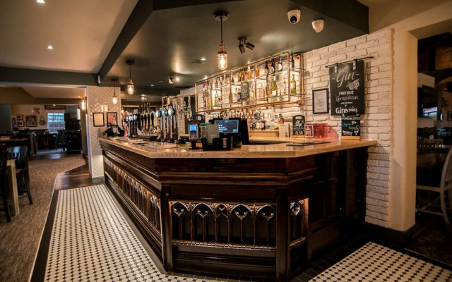 Cat & Lion Country Pub and Hotel