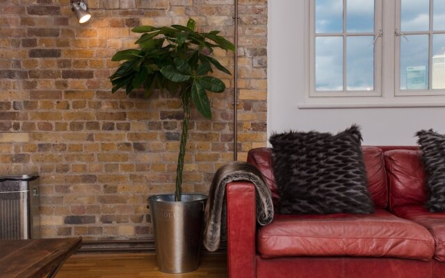 2 Bedroom Flat near Canary Wharf Sleeps 4