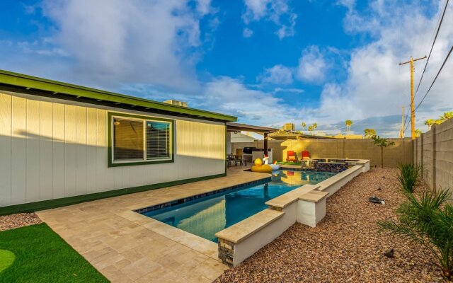 Tempe Charmer with Game Room, Sparkling Heated Pool and Spa! Sleeps 8! by RedAwning