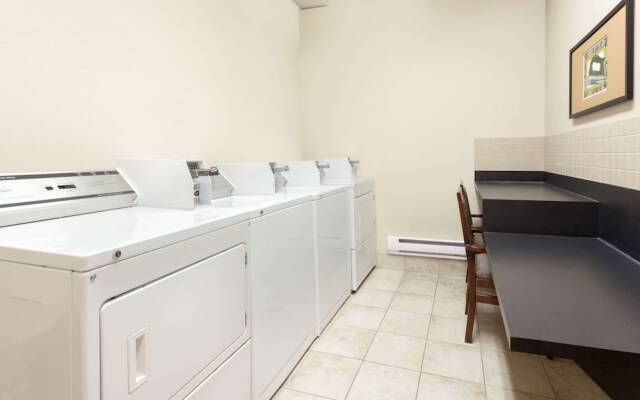 Ramada Weyburn