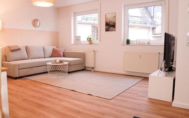 FULL HOUSE Studios - Simple Elegance - NETFLIX + Nespresso