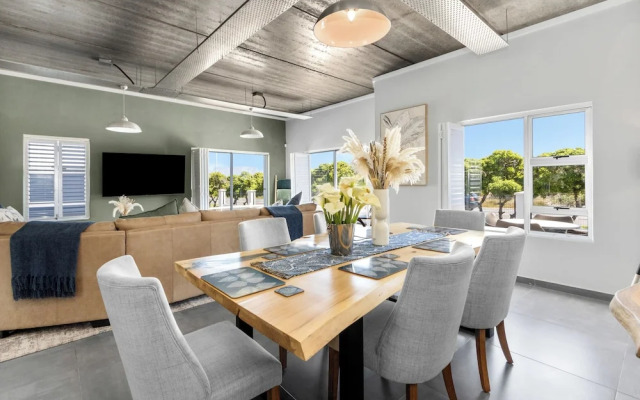 Big Bay Beach Club J32