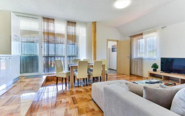 Pool apartment Leonardo