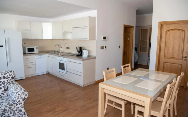 Lovely 2 BR unit with city view