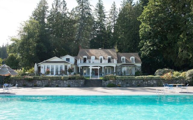 Rowena's Inn On The River