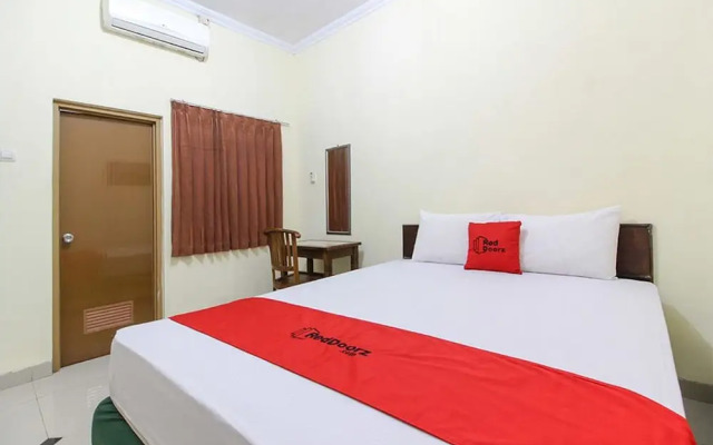 Reddoorz near Rumah Sakit Condong Catur