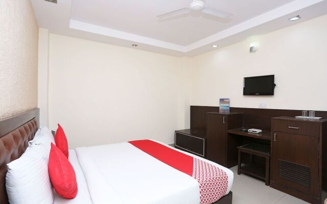 OYO 4926 Hotel Le central