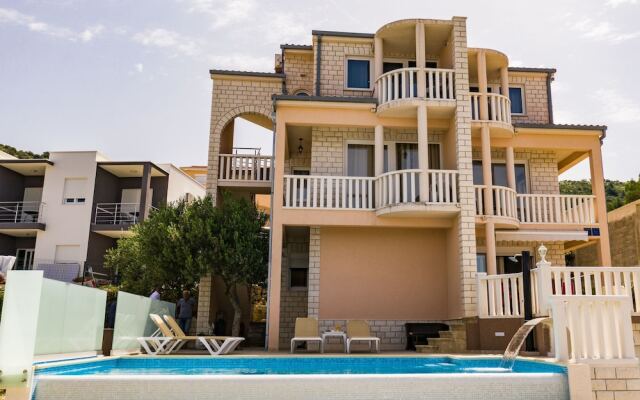 Apartments Jela