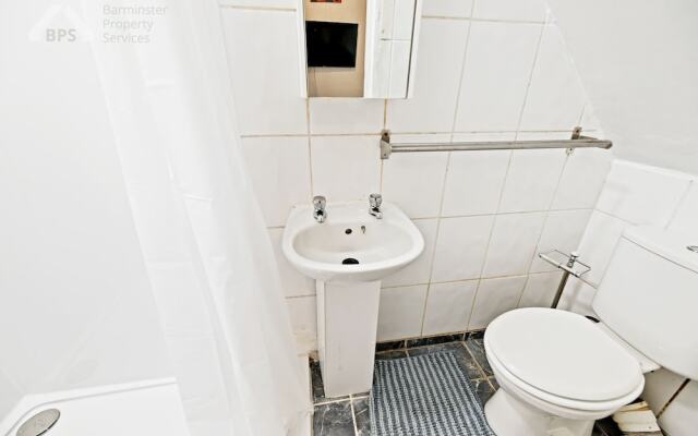 Cosy Tottenham Apartment Sleeps 4