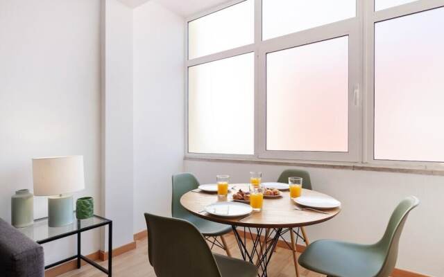 Minimalist 2bdr Apt in Lisbon, Excellent Location