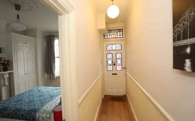 Huge 3 Bed Garden Flat