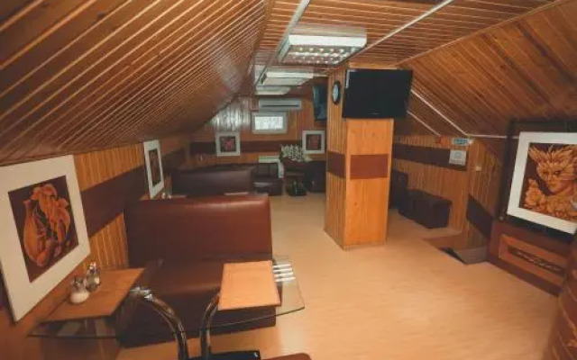 42 Km Hotel