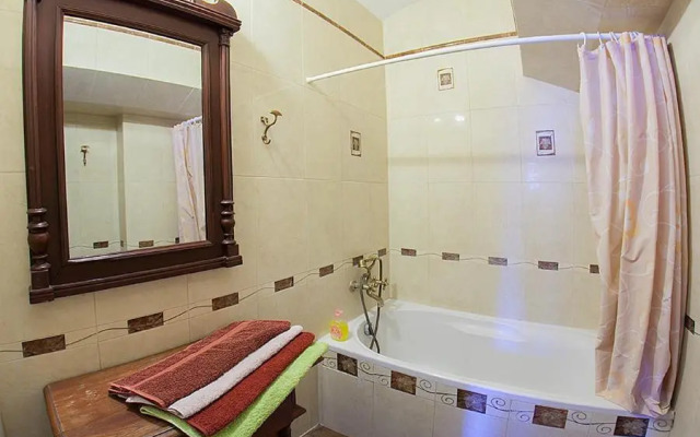 Historic Apartment near Rynor Square