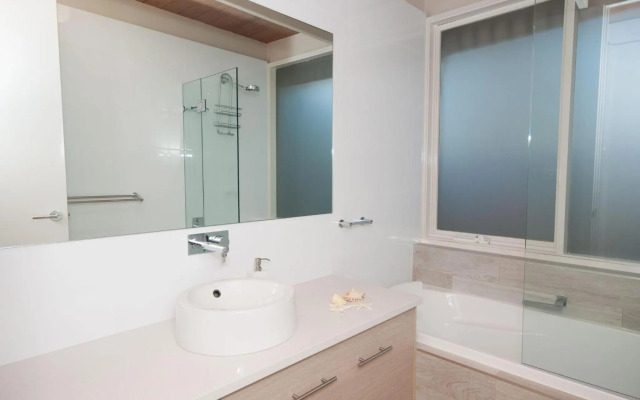 Large 4 Bedroom Home - Pet Friendly