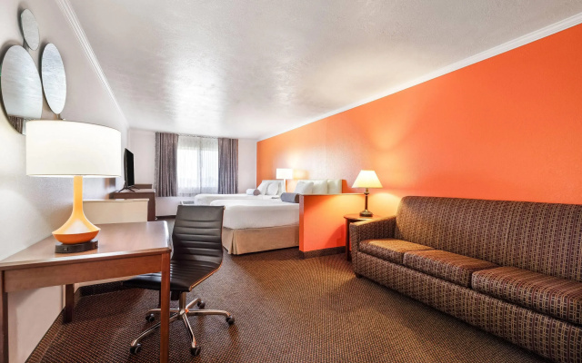 Howard Johnson Hotel & Suites by Wyndham Oacoma