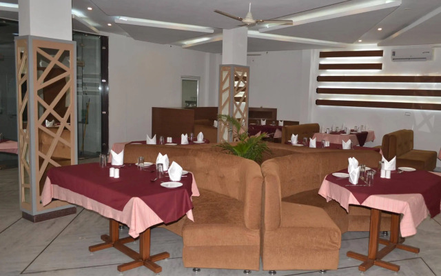 Hotel J M D Palace