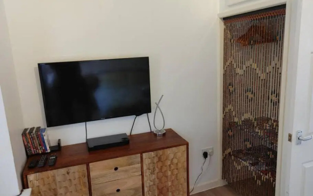 Cosy Flat in a Pretty Town.