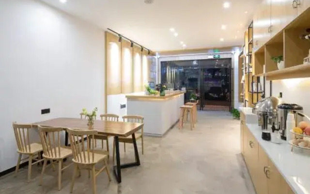 Youmi Hotel • Good Youth (Sports Center)