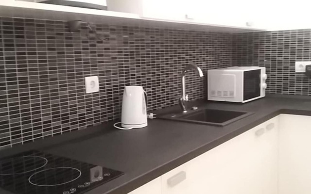 Super Central Studio Apartment - With Balcony