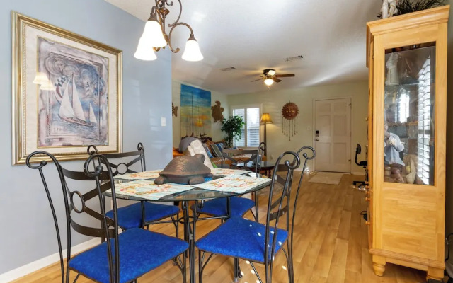 Quiet Condo ~ 10 Mi to Dtwn Pensacola