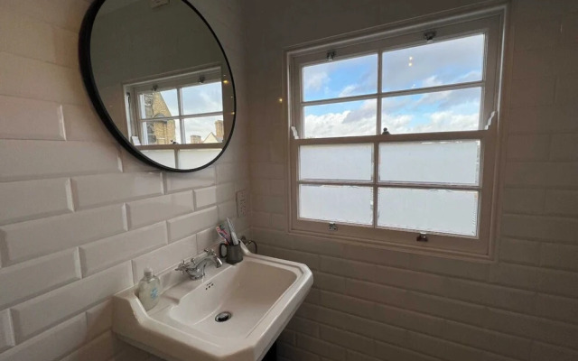 Bright 1 Bedroom Apartment in Hackney Near Colombia Road