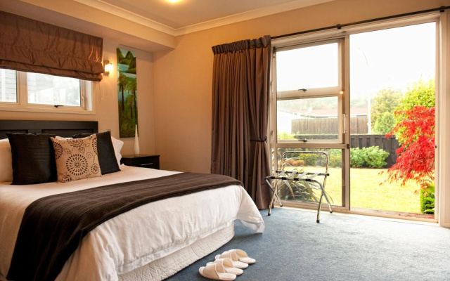 B&B @ the Redwoods – Guest Rooms – Rotorua