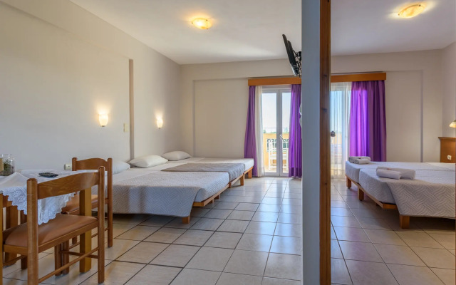 Danelis Studios and Apartments