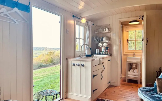 Tranquil Cabin Retreat Near Chepstow
