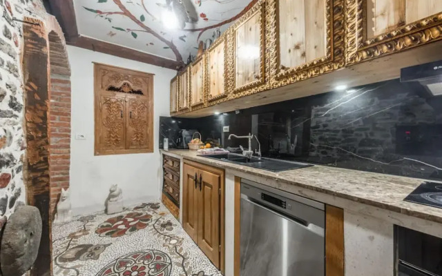 Kanuni - Authentic Albanian House