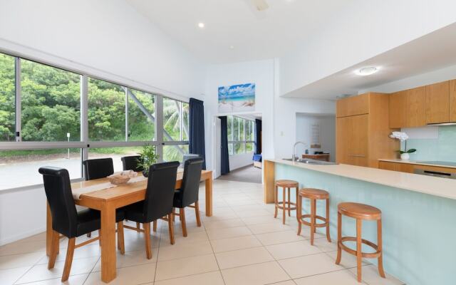 Sea Forever on Azure - Airlie Beach