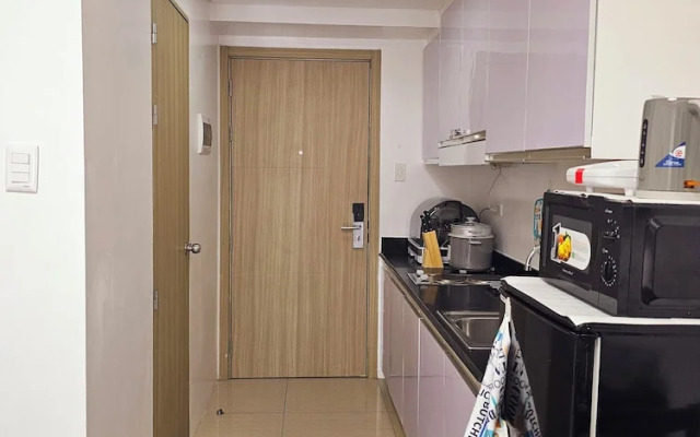 Hannah Crib at Shore Residences