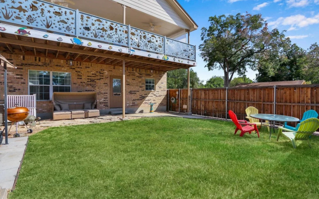 Spacious Retreat & Game Room Sleeps 12