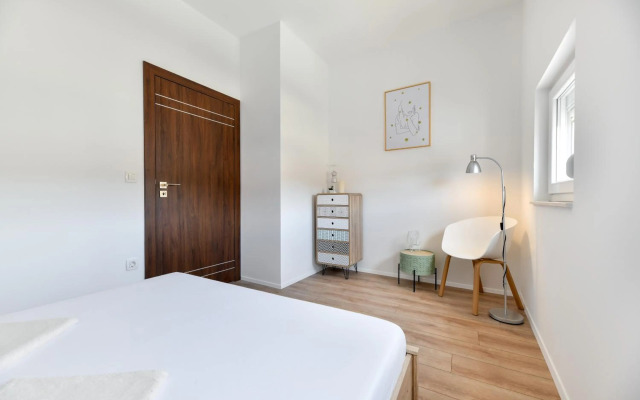 Modern holiday apartment "Libra" with swimming pool