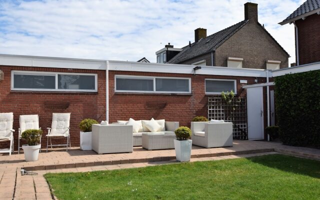 Holiday Home in Den Helder With Private Terrace and Garden