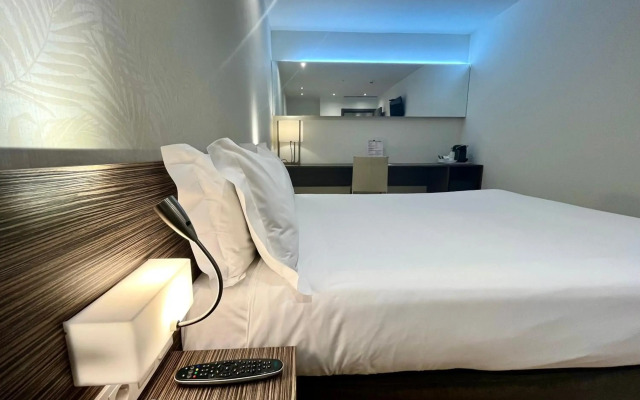 Air Rooms Madrid by HelloSky