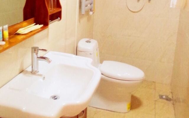 Longbai Business Hotel