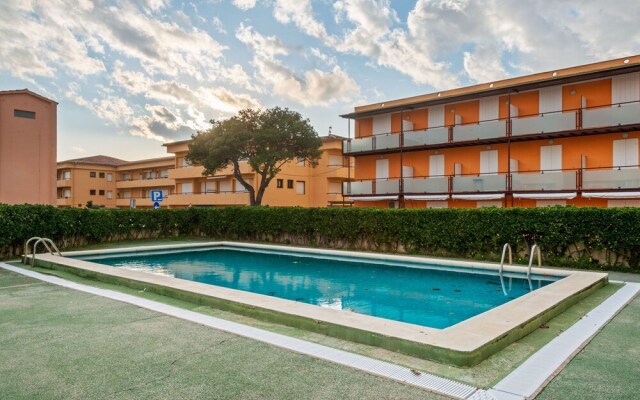 Picturesque Holiday Home in L'estartit With Swimming Pool