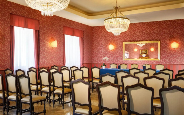 Hotel Titano