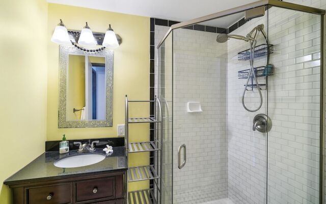 Kona Plaza 112 - 2 Br Condo