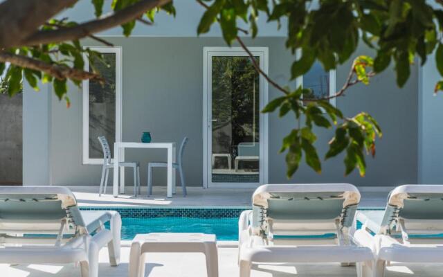Hideout Suites - steps from Eagle Beach