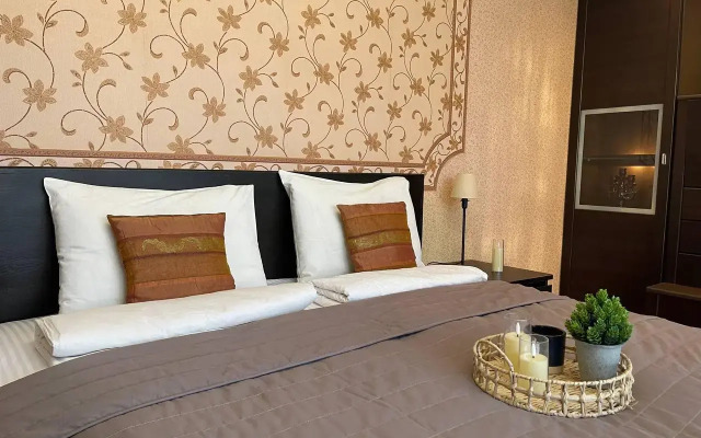 Apartment on Griboyedov street 6