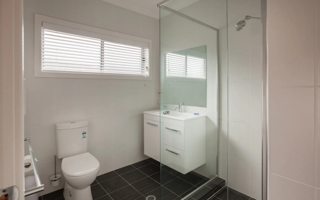 Hamilton on Everton – Bathroom – Newcastle